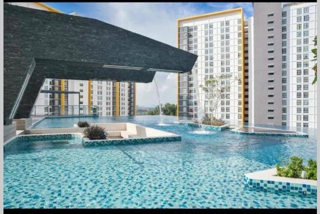 盛婷民宿a S&Thomez 2Bedrooms Mesamall Wifi Klia Usim Miu Inti Nu 닐라이 외부 사진
